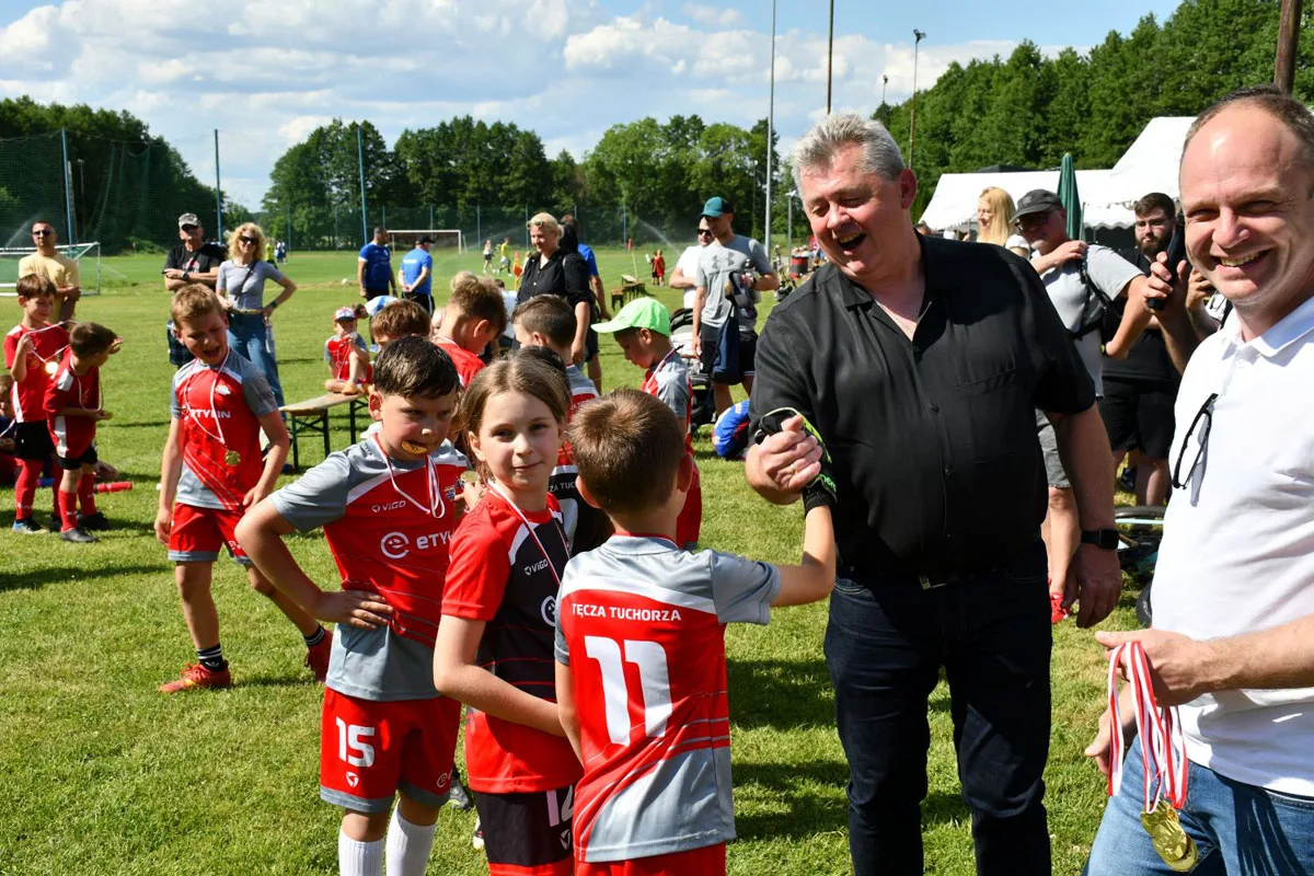 Festyn sportowy zorganizowany przez Klub Sportowy ‚Tęcza’ w Tuchorzy